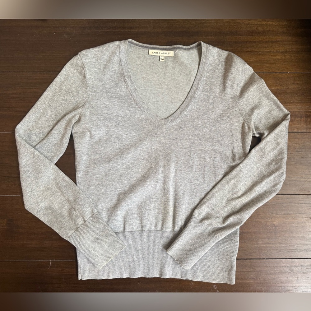 Laura Ashley Heather Gray V-Neck Sweater Cotton Blend Button Cuff Size 6